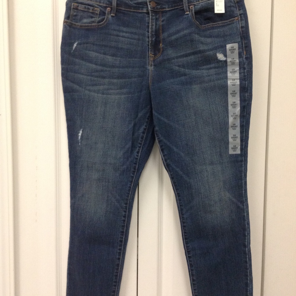 NWT Women's Old Navy jeans. 16 short, mid rise.